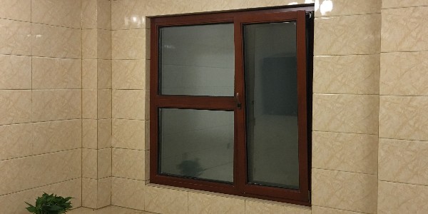 為什么要考慮使用定制隔音鋁包木門窗