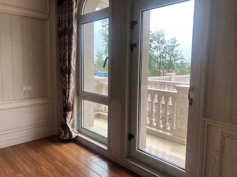 鋁包木門窗內(nèi)景展示