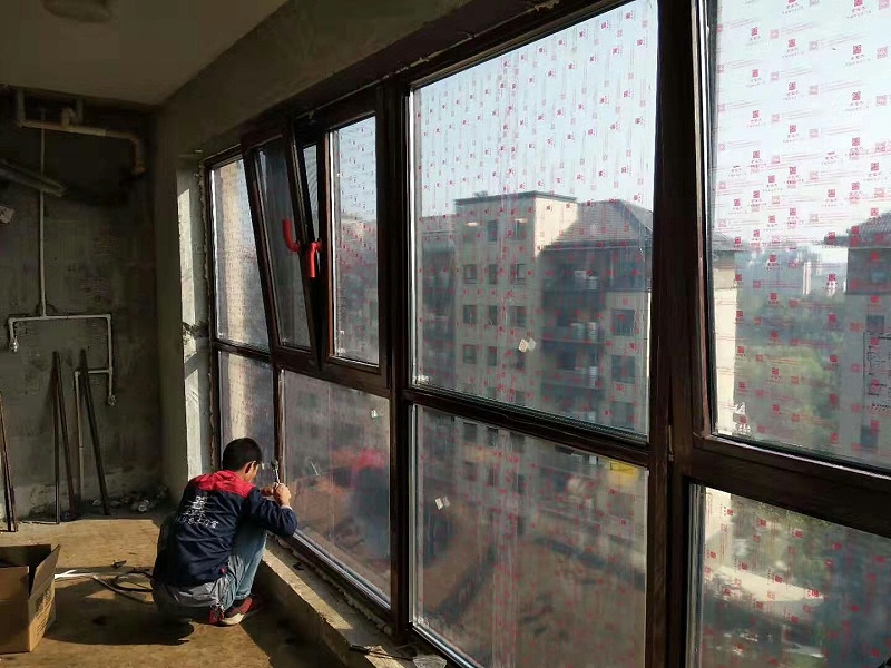 鋁包木門窗展施工現(xiàn)場