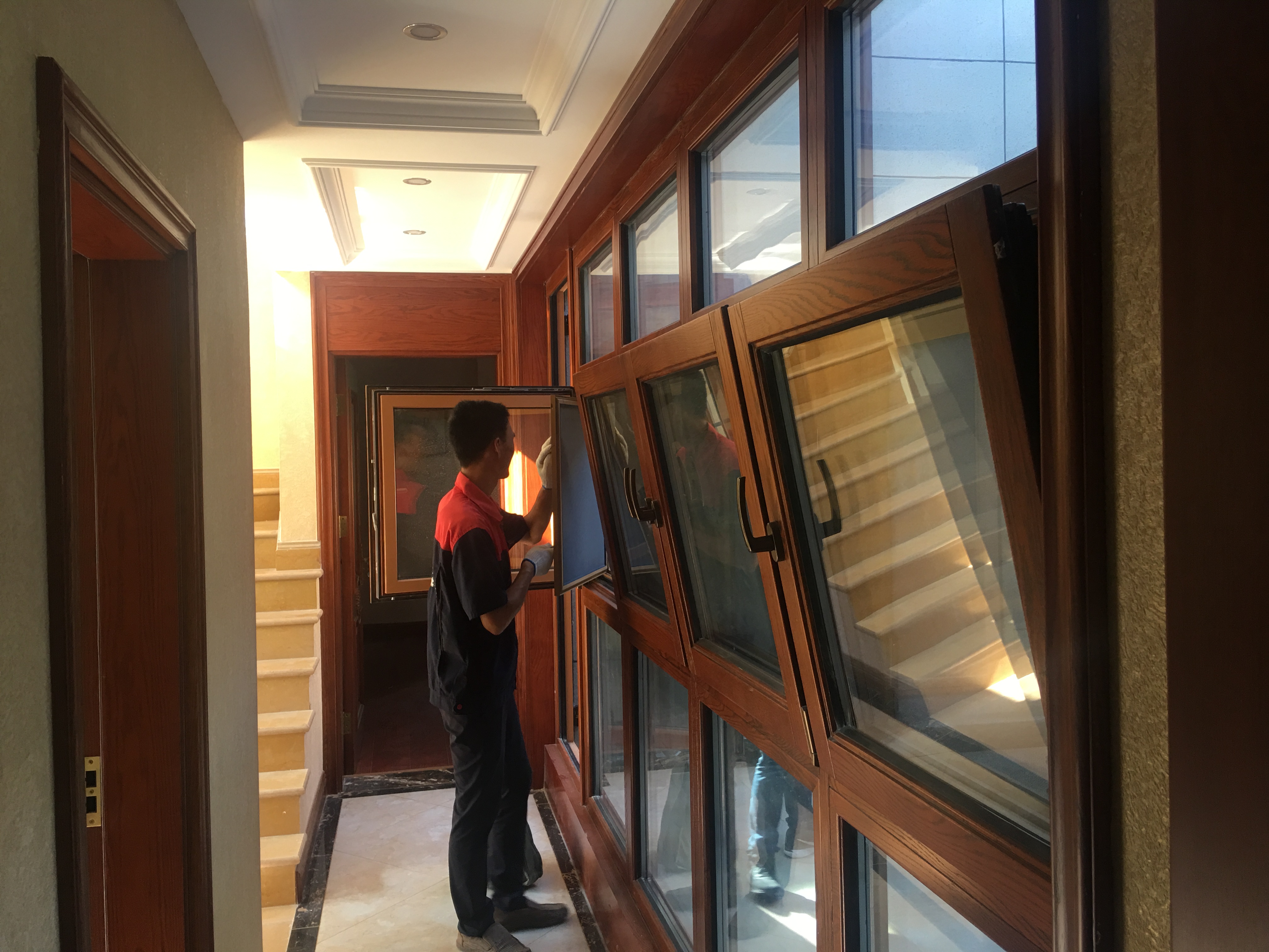 保養(yǎng)鋁包木門窗