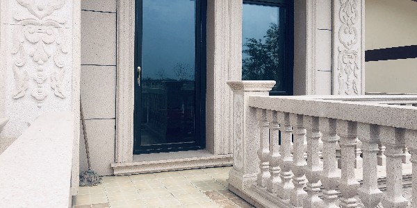 鋁包木門窗價格-低價的產品與優質的服務你選哪個