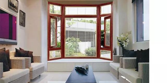 陽臺上用平開窗還是推拉窗？