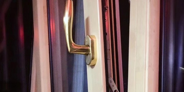 解密內(nèi)開內(nèi)倒鋁包木窗