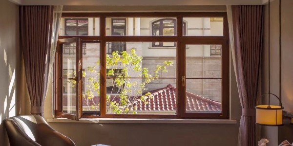 冷空氣突然來襲，讓定制鋁包木門窗為家人留住溫暖