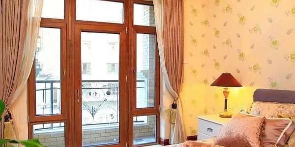 如何打造一個靜音臥室，就從一扇鋁包木門窗做起