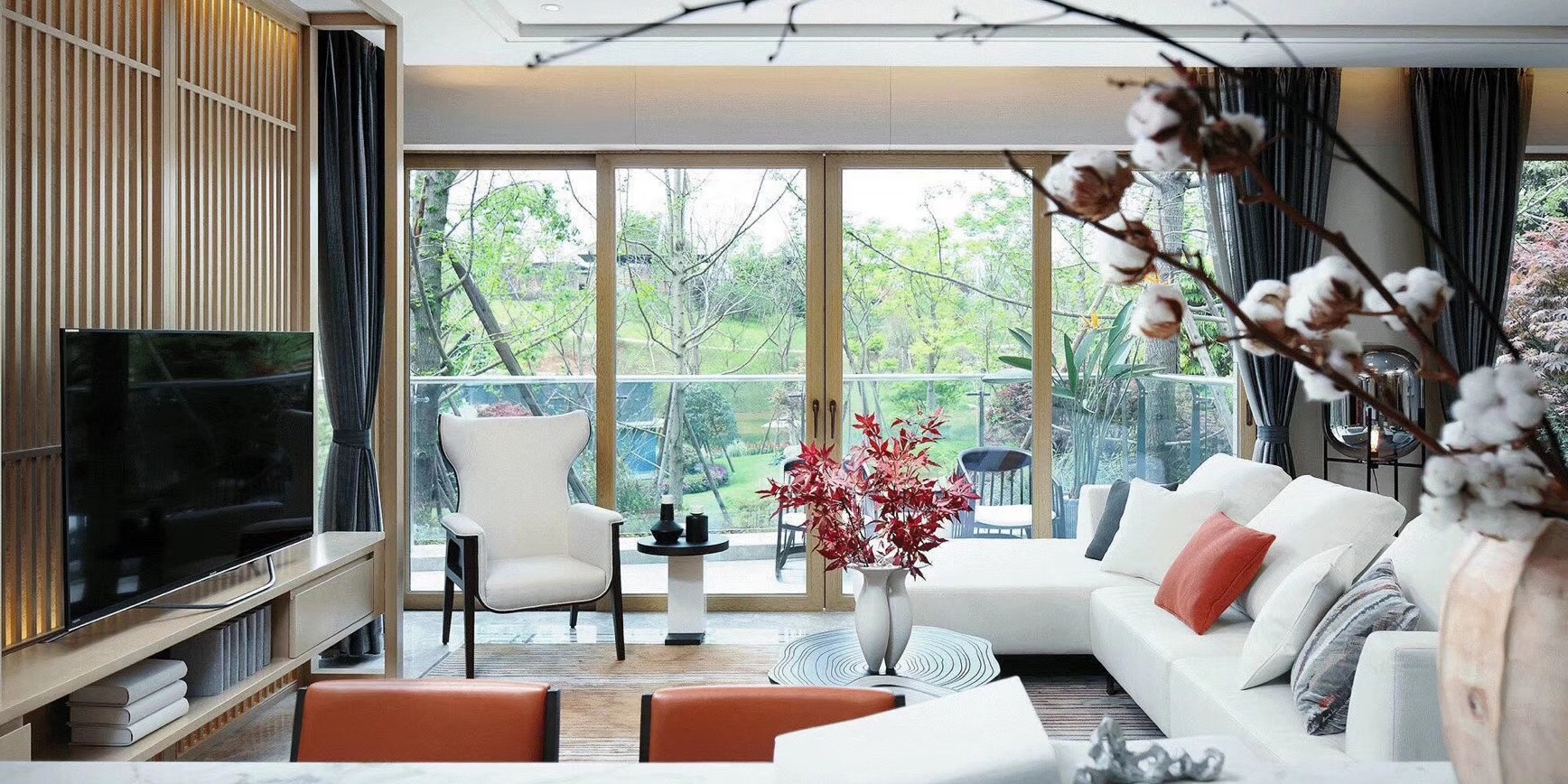 鋁包木門窗在選擇時(shí)應(yīng)該注意什么？