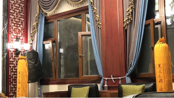 金堂木為宿遷金鷹國(guó)際花園業(yè)主提供鋁包木窗案例