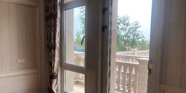 鋁包木窗價(jià)格貴嗎-廠家直銷價(jià)格透明